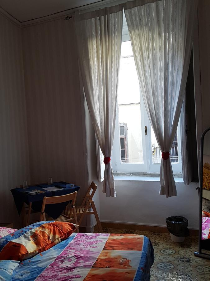 B&B A Casa Di Grazia เนเปิลส์ ภายนอก รูปภาพ